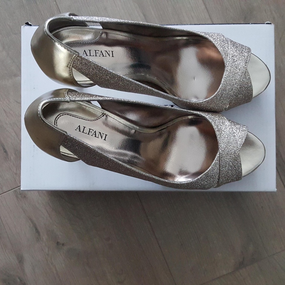 Alfani Fairfax Gold Pumps